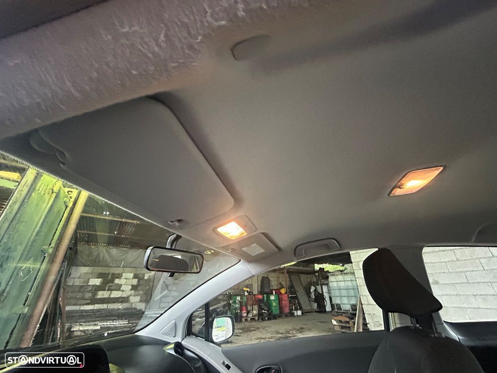 Toyota Yaris 1.0 VVT-i - 12