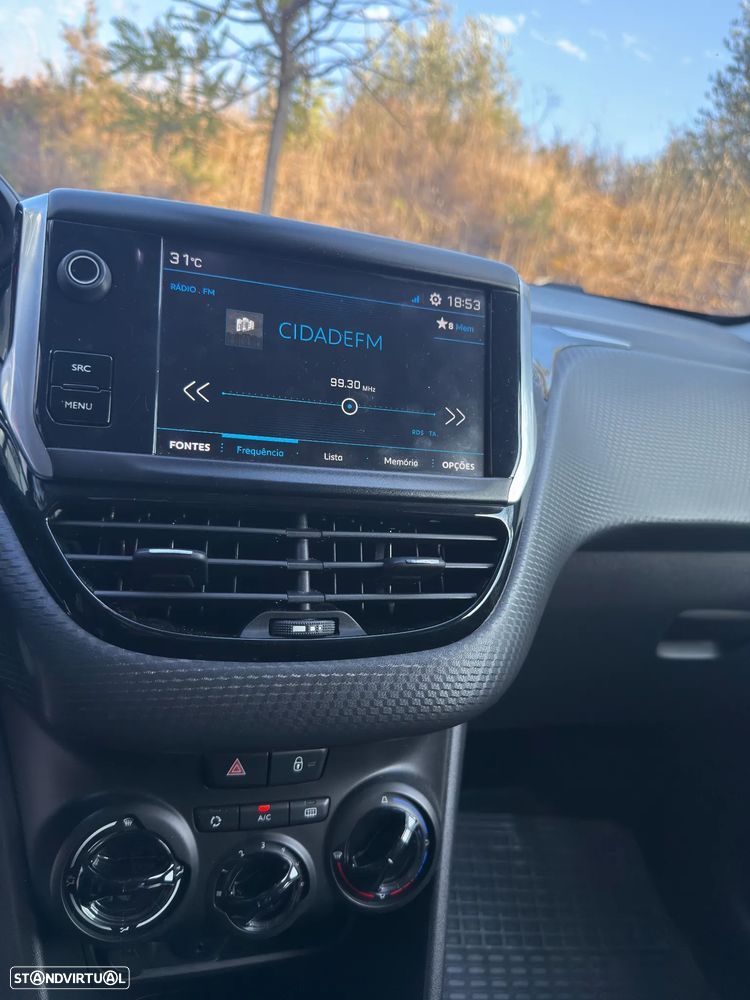 Peugeot 2008 - 8