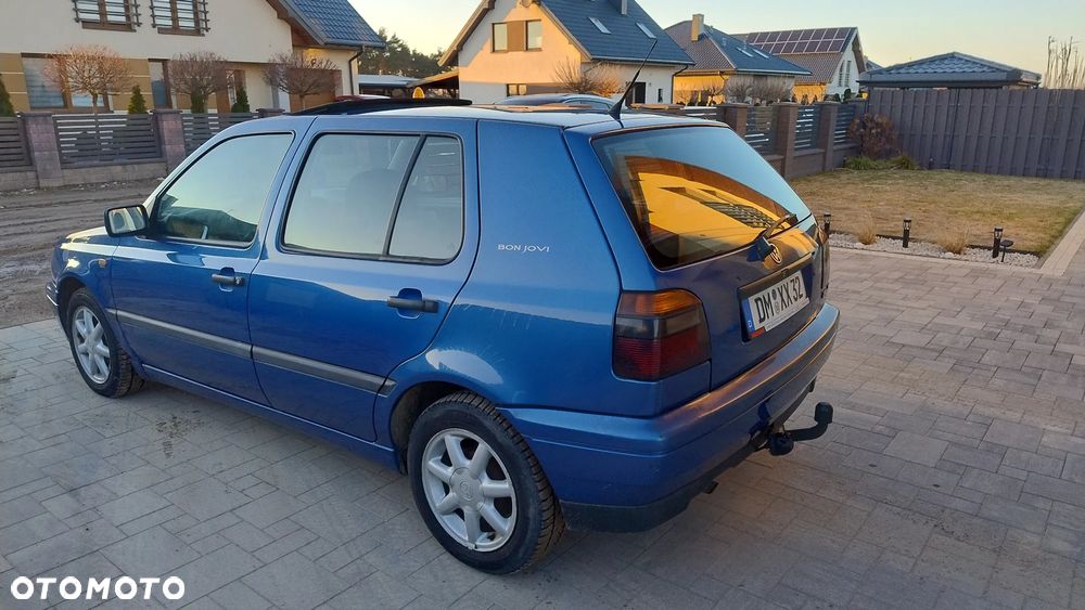Volkswagen Golf 1.6 - 8