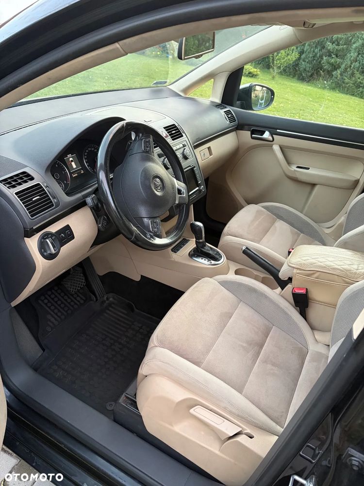 Volkswagen Touran 2.0 TDI DPF Highline DSG - 8