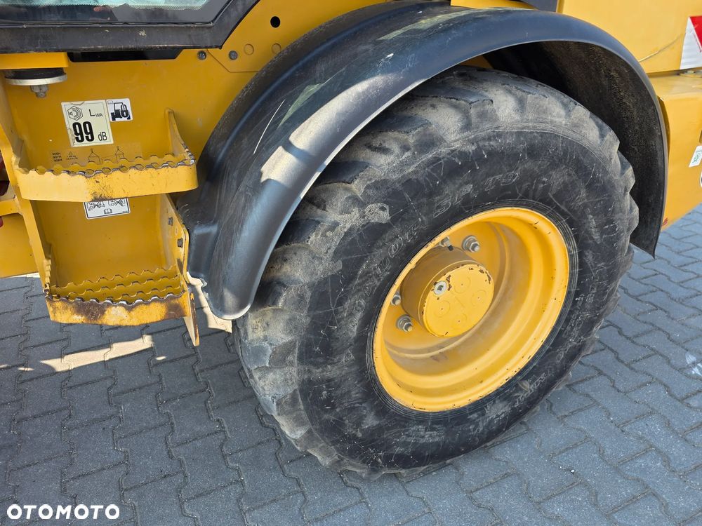 Caterpillar 908H2, 2014 ROK, 5700 MTH, ŁYŻKA OTWIERANA + WIDŁY - 15