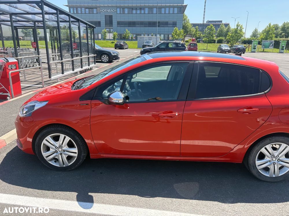 Peugeot 208 PureTech 110 Stop & Start EAT6 Signature - 4