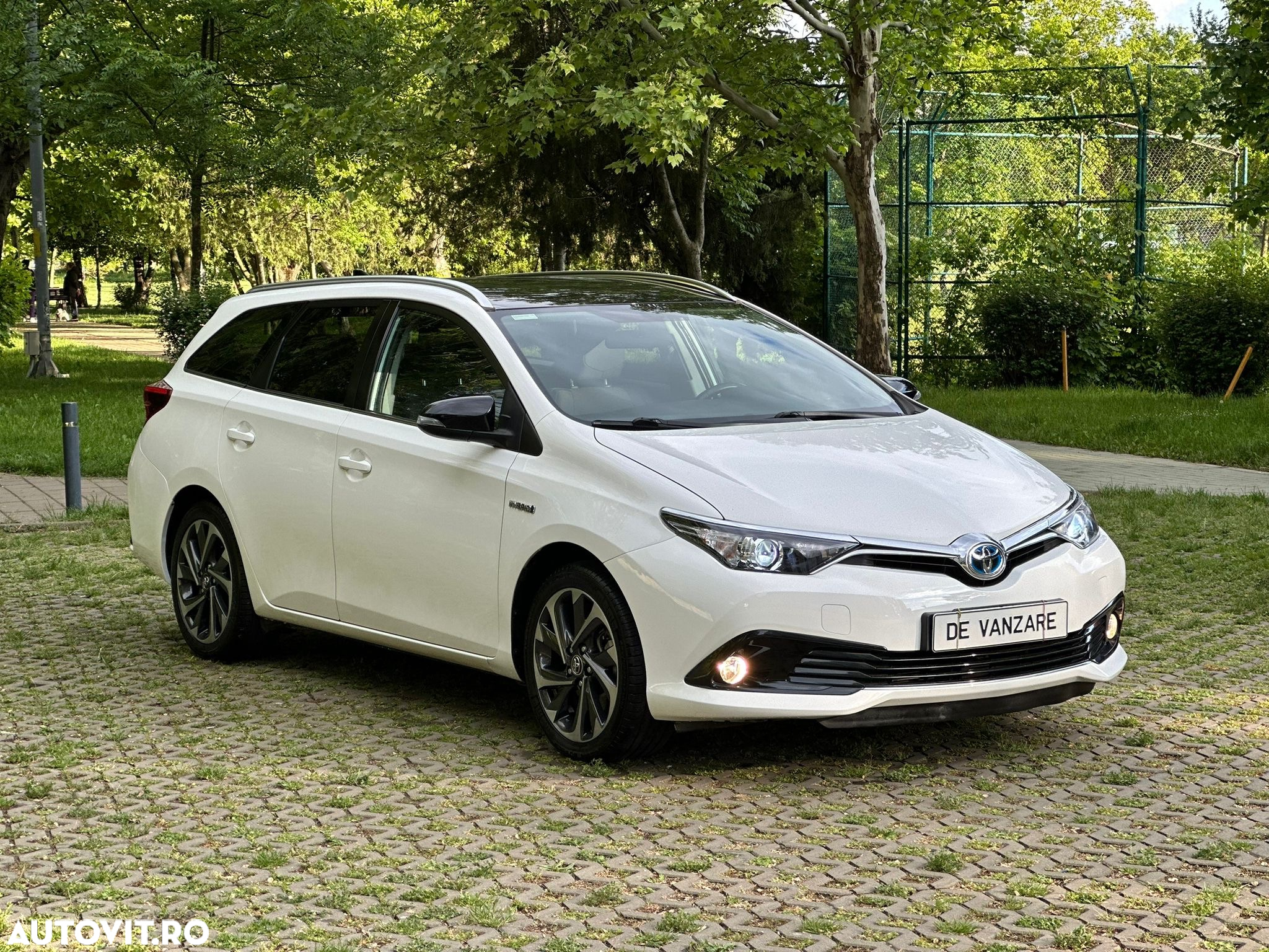 Toyota Auris 1.8 VVT-i Hybrid Automatik Style Selection - 2