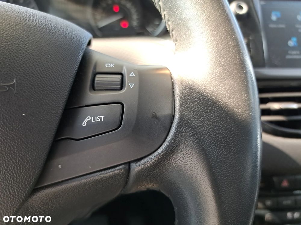 Peugeot 2008 1.2 Pure Tech Allure S&S EAT6 - 15