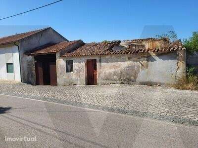 Moradia T2 inserida num terreno de 950m2 - Grande imagem: 2/7