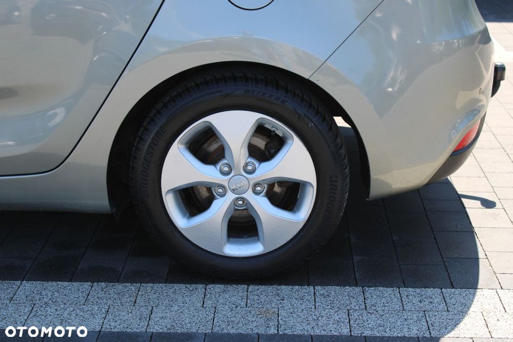 Kia Carens - 17