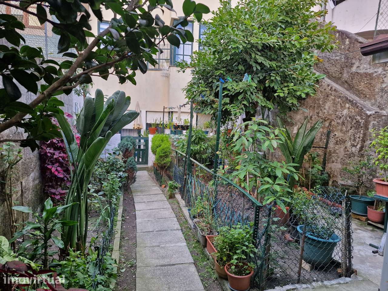 Excelente imóvel c/ terraço, jardim + anexo c/ 2 divisões - Metro Rubi - Grande imagem: 3/30