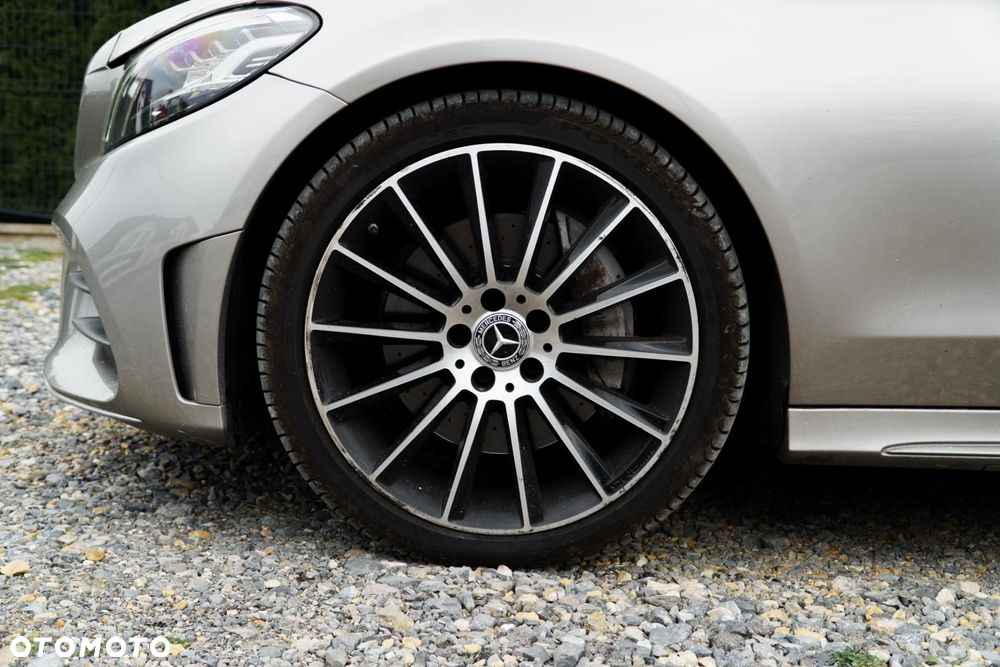 Mercedes-Benz Klasa C 300 9G-TRONIC - 36