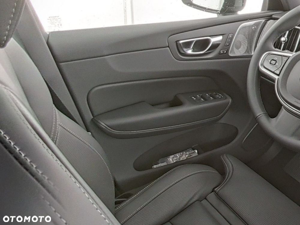 Volvo XC 60 B5 B AWD Ultra Black Edition - 12