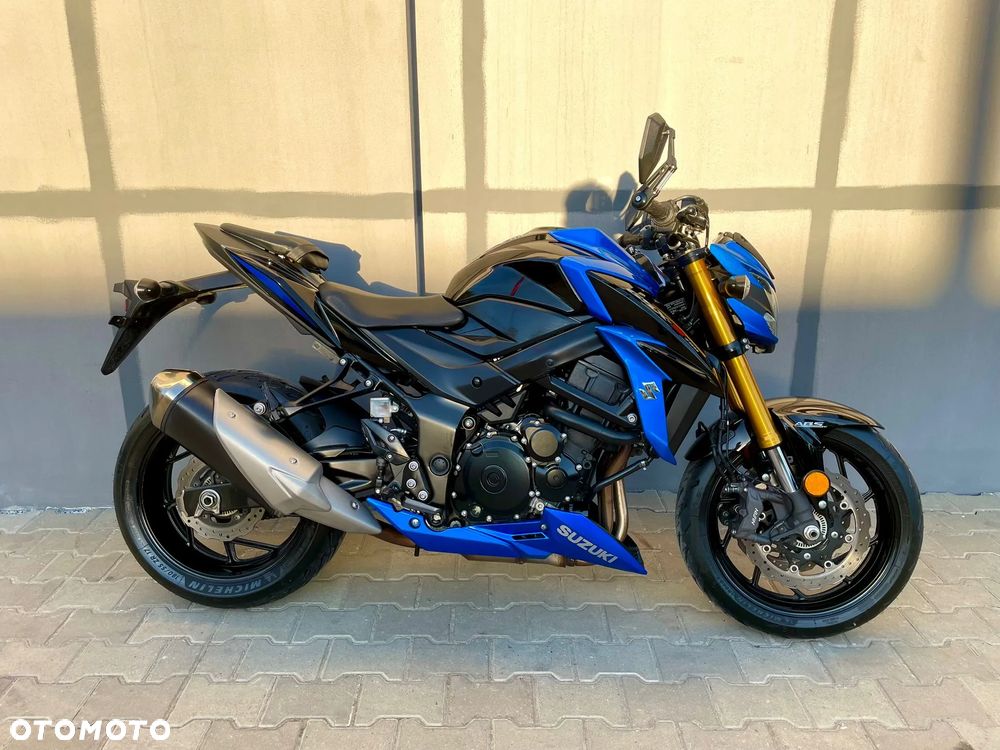 Suzuki GSX - 2