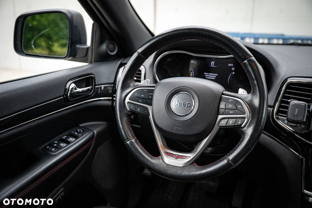 Jeep Grand Cherokee - 24