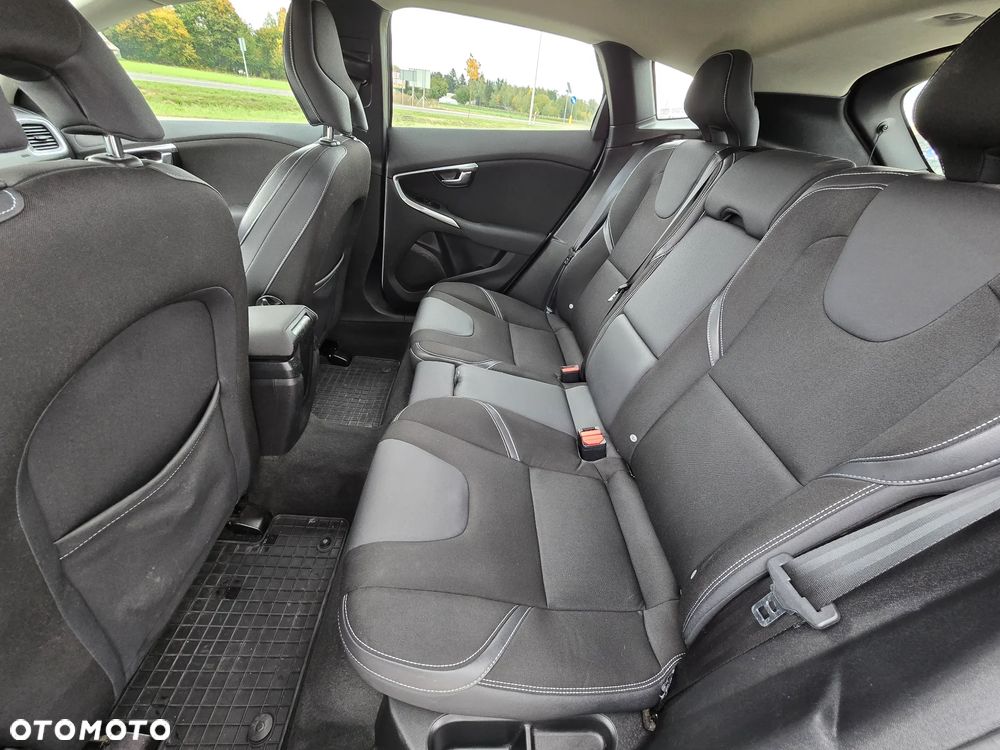 Volvo V40 D2 Kinetic - 24