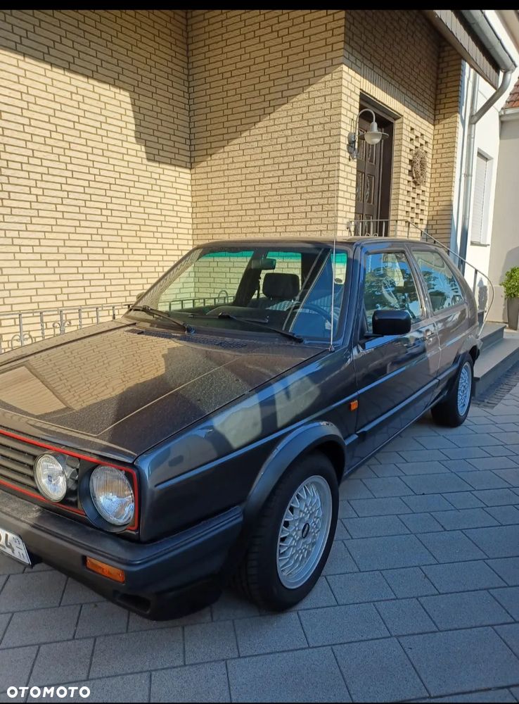 Volkswagen Golf - 1