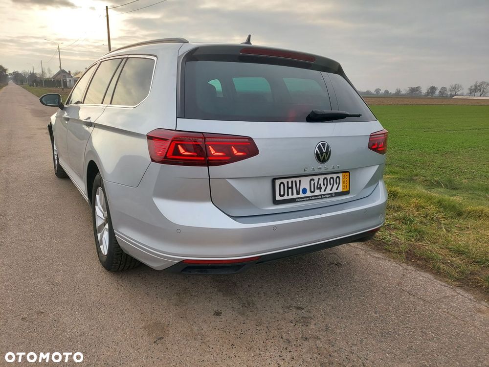 Volkswagen Passat Variant 2.0 TDI SCR DSG BlueMotion Comfortline - 8
