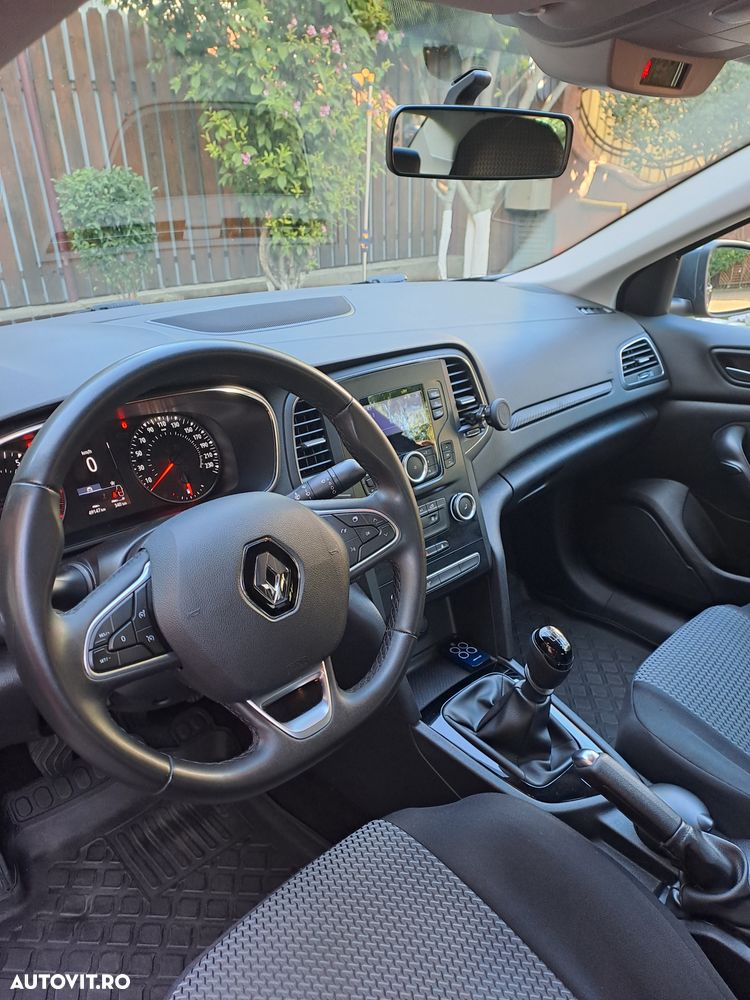Renault Megane TCe 140 GPF Life - 10