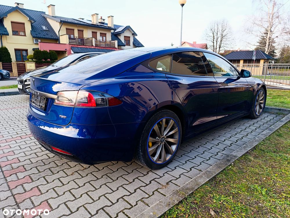 Tesla Model S - 18
