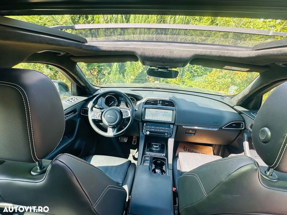 Jaguar F-Pace 20d AWD Aut. R-Sport Ingenium Edition - 11