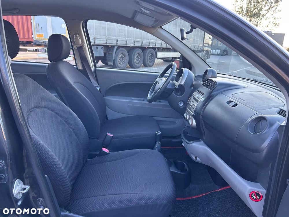 Daihatsu Sirion - 10
