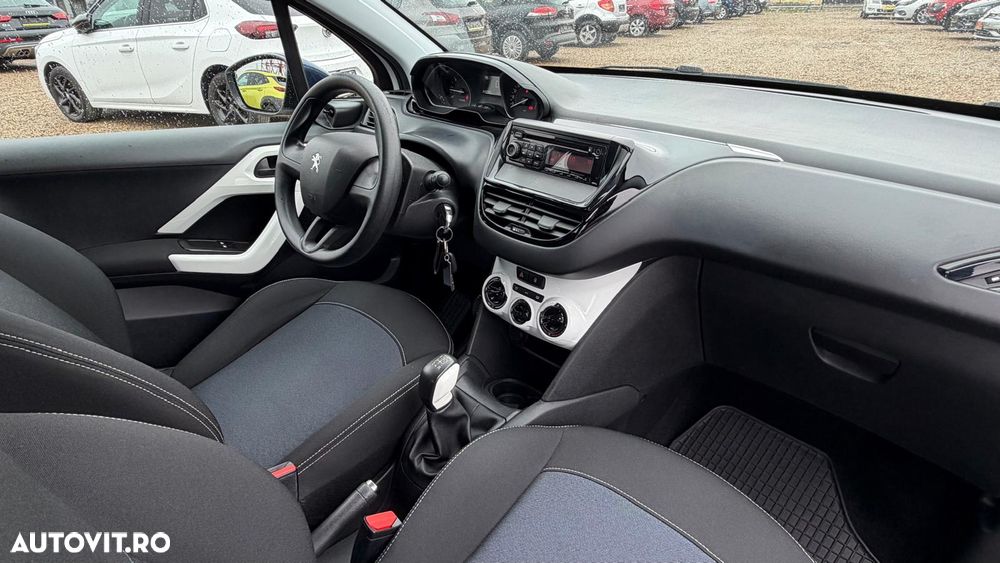 Peugeot 208 PureTech 75 Allure Pack - 12