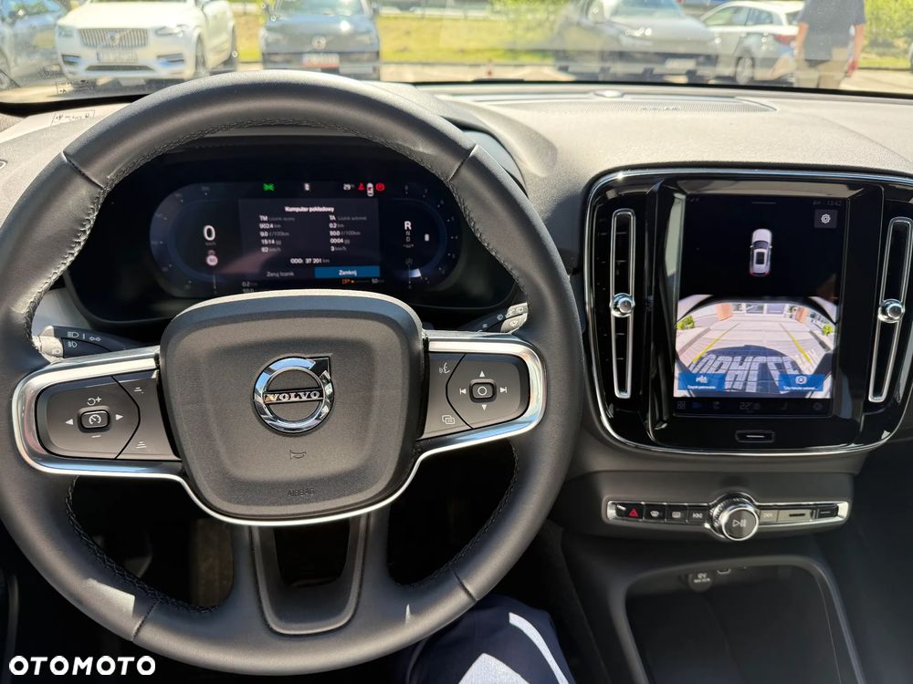 Volvo XC 40 B3 Plus Dark - 18