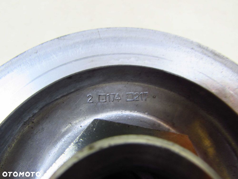 ISUZU NPR NQR NKR N75 5.2 D 4HK1 07- PODSTAWA OBUDOWA FILTRA OLEJU - 8