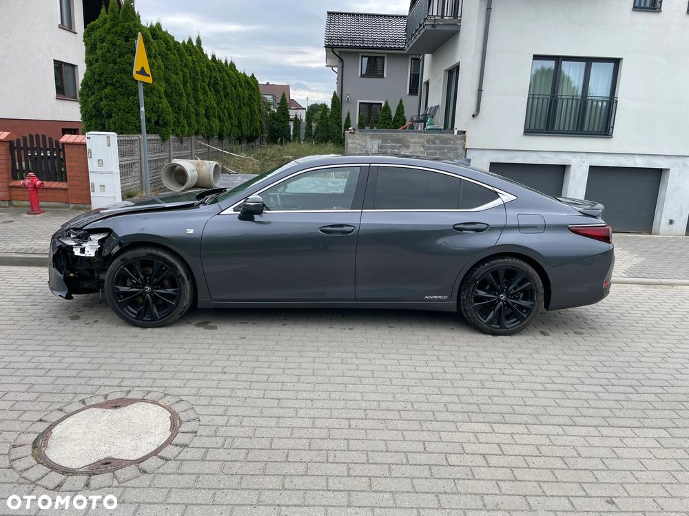 Lexus ES 300h F Sport - 3