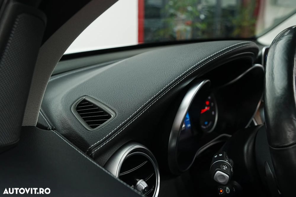 Mercedes-Benz GLC 300 e 4Matic 9G-TRONIC - 28