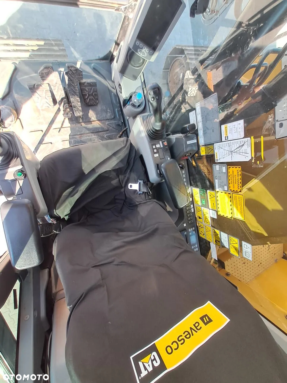 Caterpillar 325 FLCR - 9