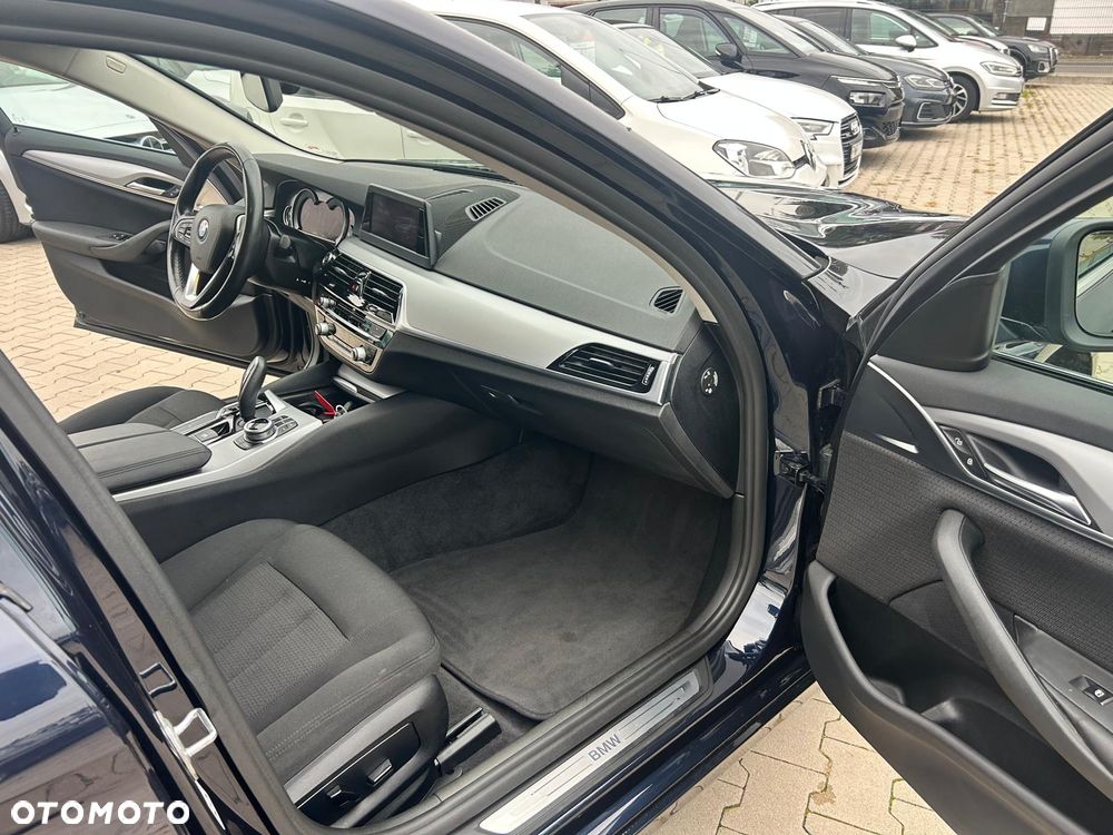BMW Seria 5 520d - 28