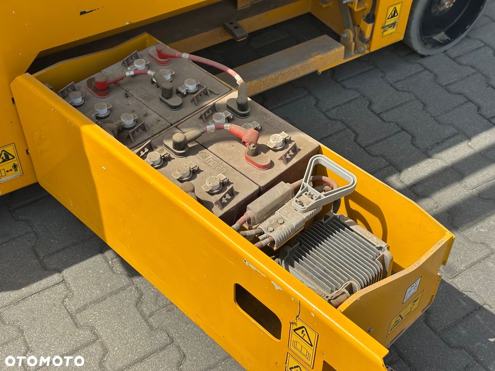 JCB ACCESS S2632E - 15