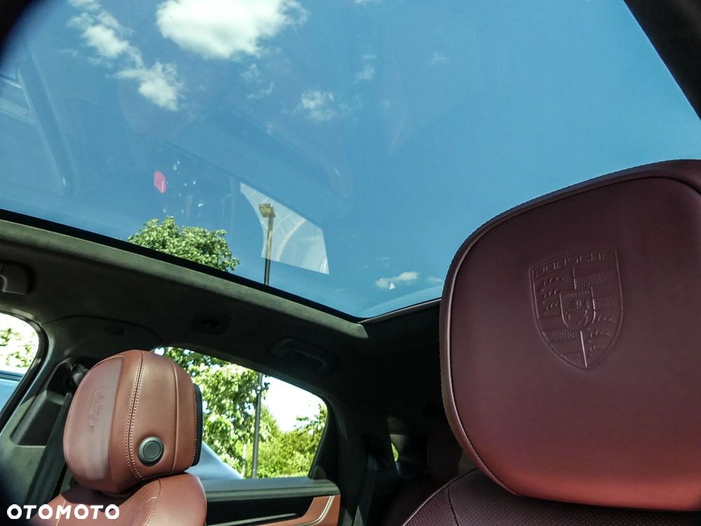 Porsche Cayenne Coupe E-Hybrid PHEV - 23