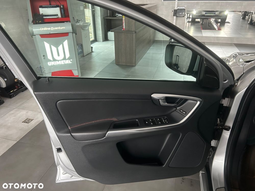 Volvo XC 60 D3 Geartronic Momentum - 17