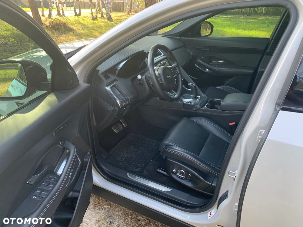Jaguar E-Pace 2.0 i4P AWD R-Dynamic SE - 16