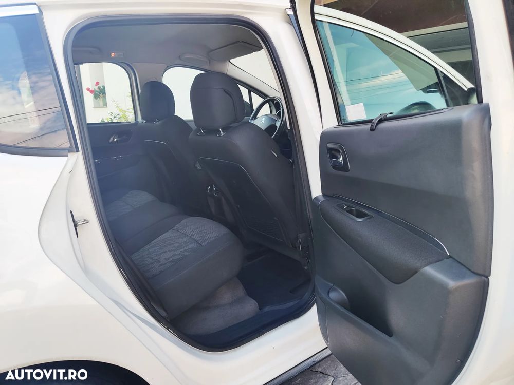 Peugeot 3008 2.0 HDI Premium Pack - 8