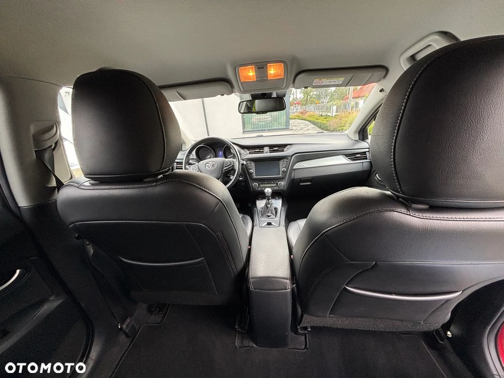 Toyota Avensis 2.0 D-4D Selection - 17