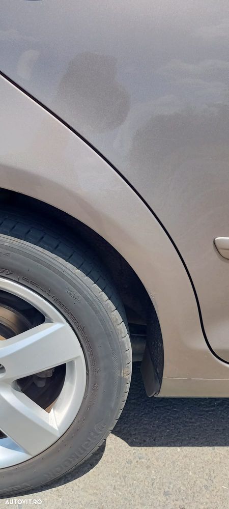 Volkswagen Golf Plus 2.0 TDI DPF Trendline DSG - 13