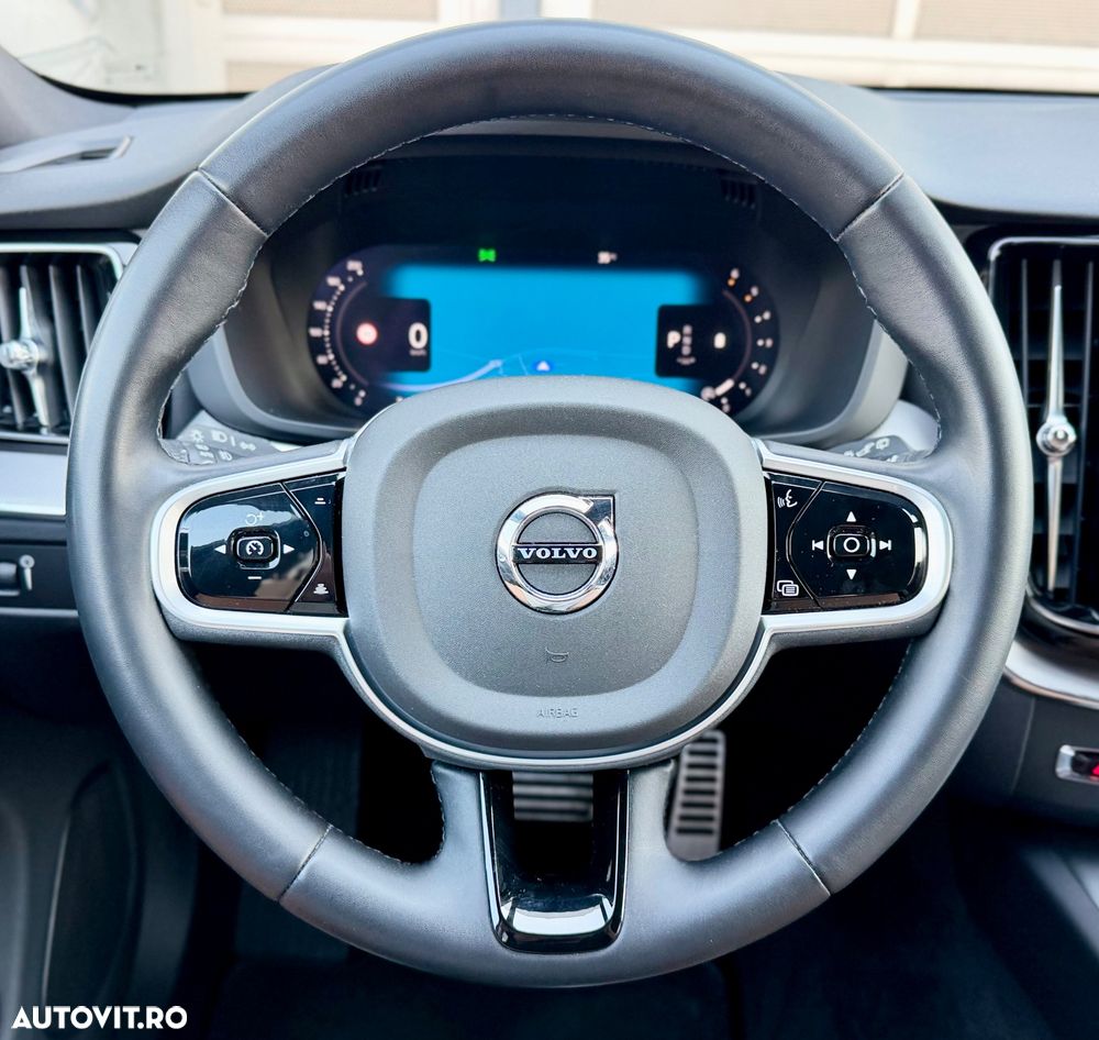 VOLVO XC60 2022 — imagine 19