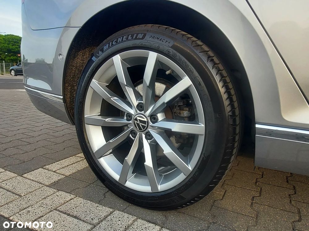 Volkswagen Passat 2.0 TDI EVO Elegance - 9