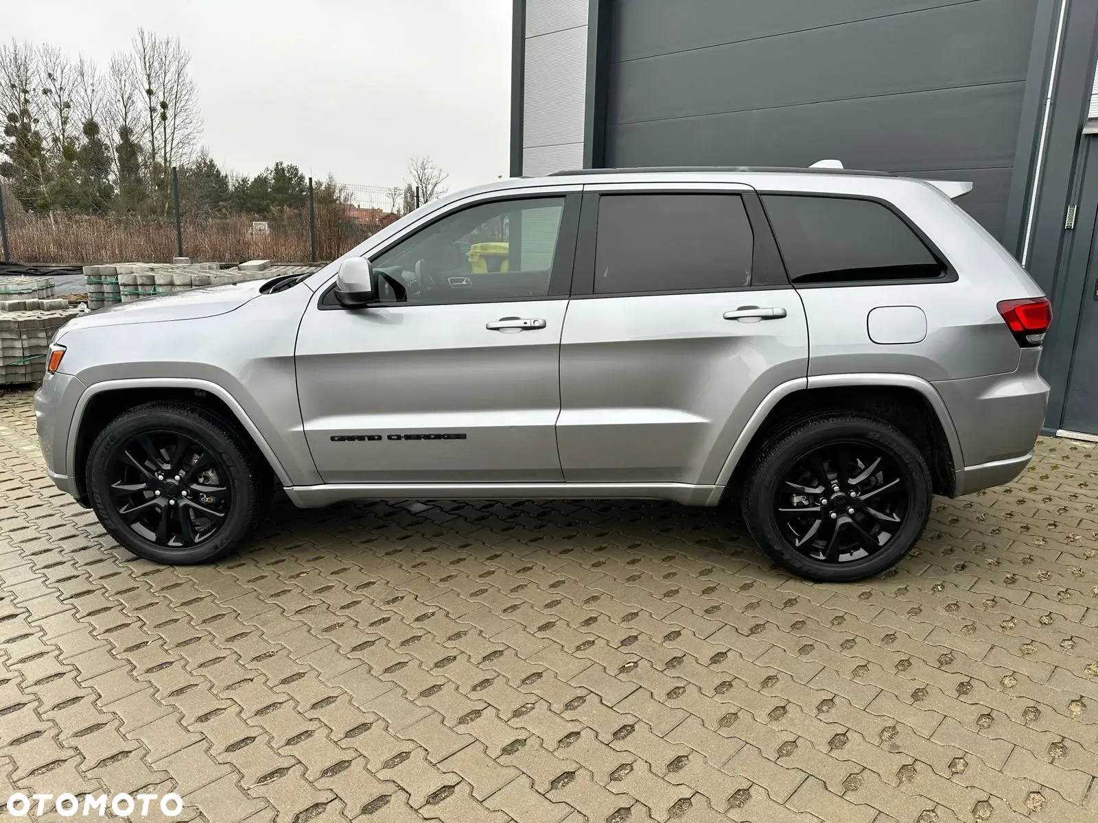 Jeep Grand Cherokee - 22