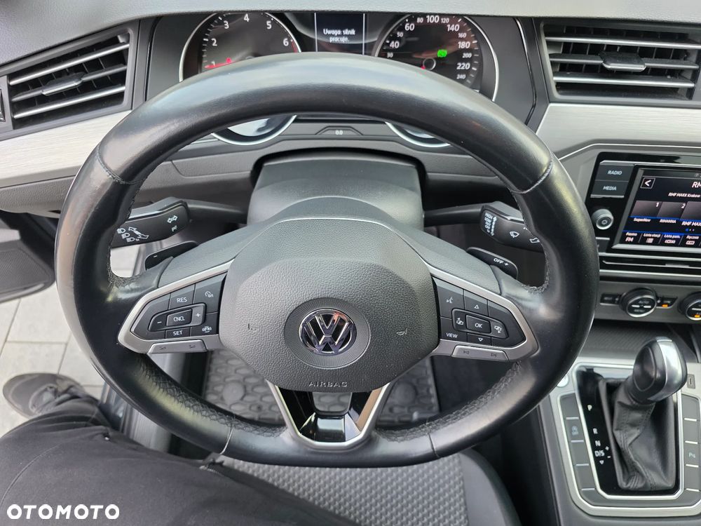 Volkswagen Passat - 19