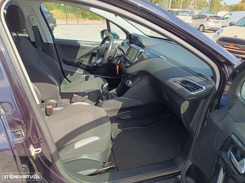 Peugeot 208 1.2 VTi SE Style - 17