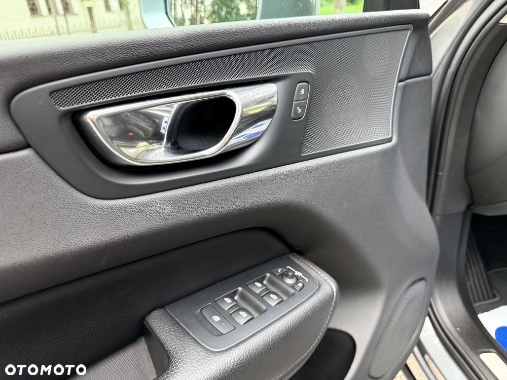 Volvo XC 60 D4 Momentum - 27