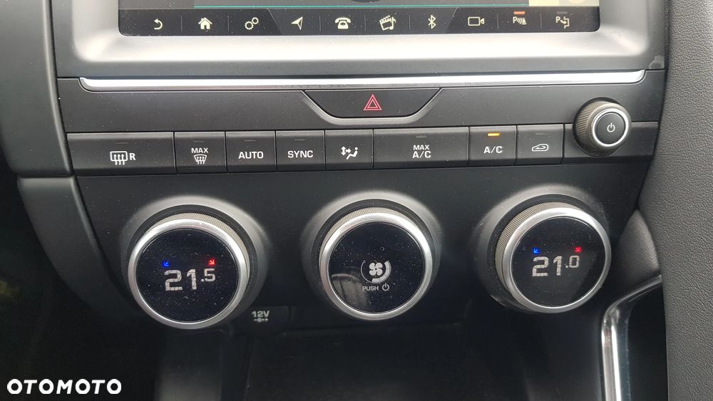 Jaguar E-Pace D150 AWD R-Dynamic S - 31