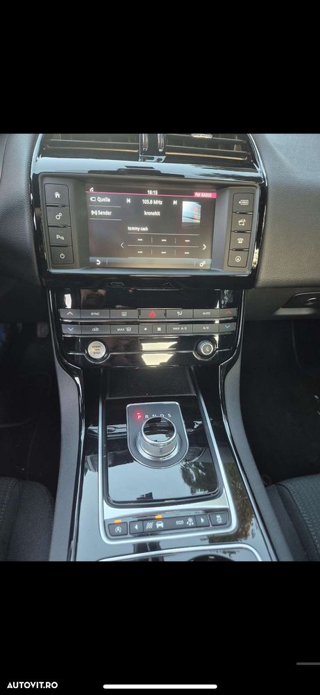 Jaguar XE 2.0 Pure - 8