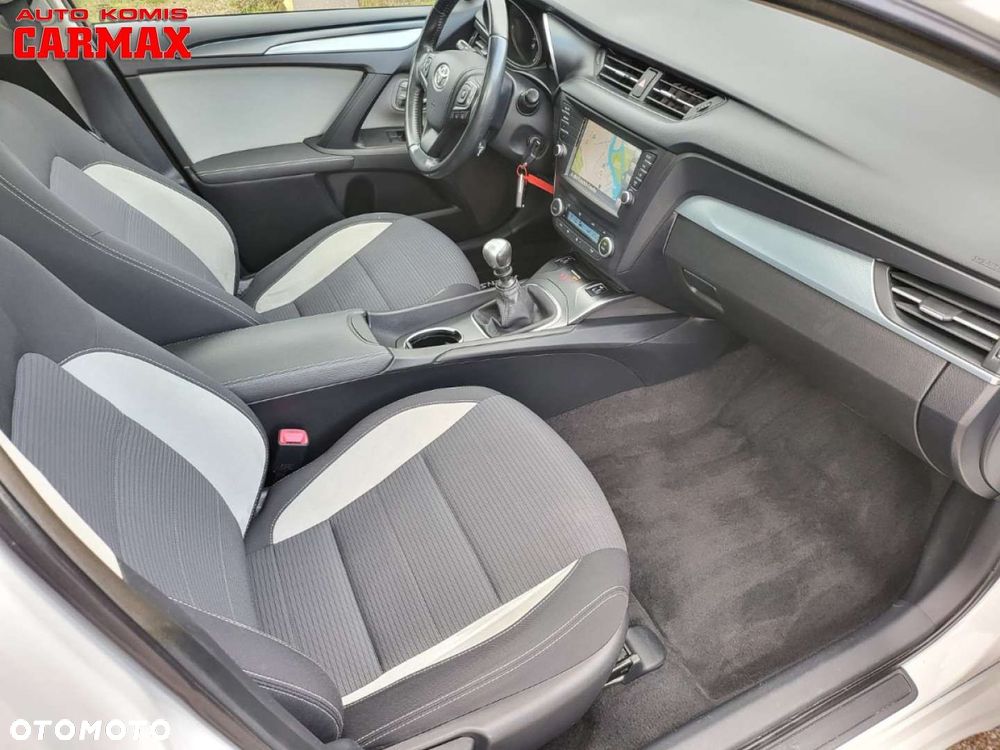 Toyota Avensis Touring Sports 1.8 Executive - 32