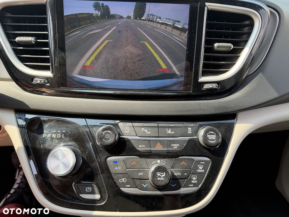 Chrysler Pacifica - 3