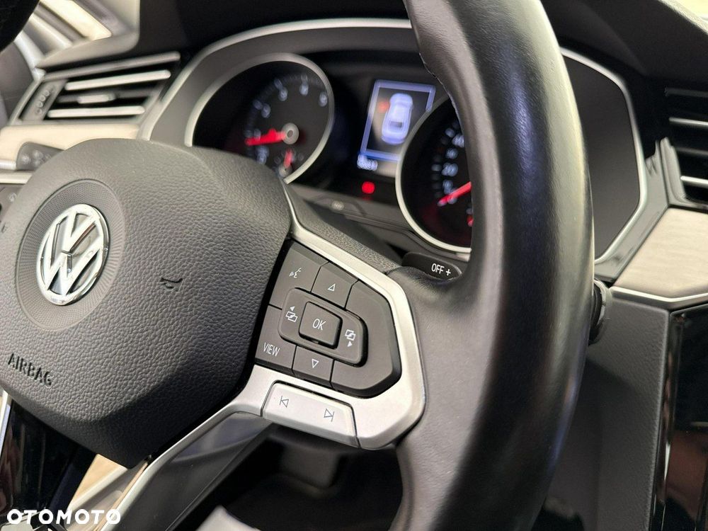Volkswagen Passat - 28