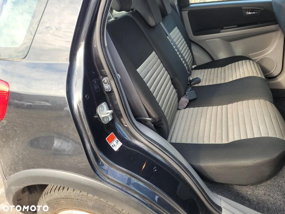 Suzuki SX4 1.6 Comfort Plus - 13