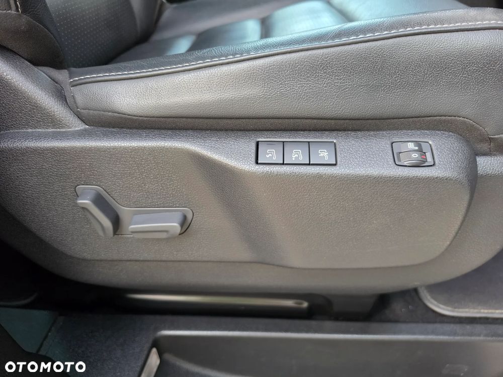 Peugeot Traveller L2 2.0 EAT8 Business VIP - 25