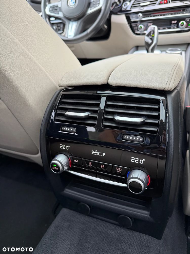 BMW Seria 5 520d Sport Line - 24